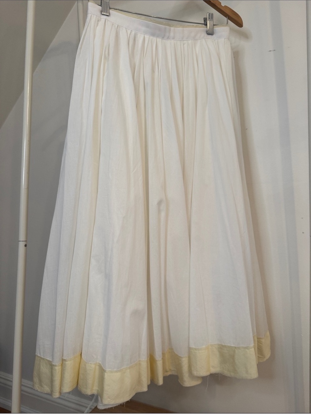 NEW 🍁 FALL LUXURY MIDI SKIRT SIZE M
🚨NO DISCOUNT ON THIS SKIRT - Picture 6 of 15